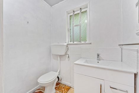 Photo of property in 1/89 Birkdale Road, Birkdale, Auckland, 0626