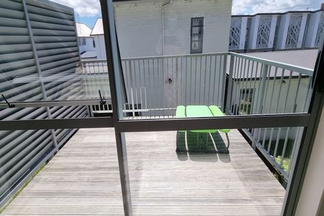 Photo of property in 17 Barbados Drive, Unsworth Heights, Auckland, 0632