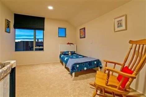 Photo of property in 2/24 Shakespeare Road, Milford, Auckland, 0620