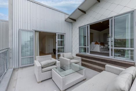 Photo of property in 16 Glendevere Terrace, Redcliffs, Christchurch, 8081