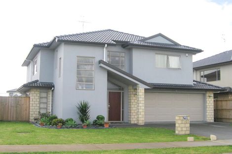 Photo of property in 15 Strundeen Close, Flat Bush, Auckland, 2016