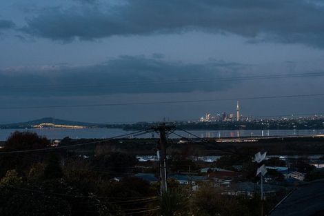 Photo of property in 1a Wakeling Avenue, Te Atatu South, Auckland, 0610