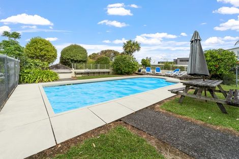 Photo of property in 2/18 Parr Terrace, Castor Bay, Auckland, 0620