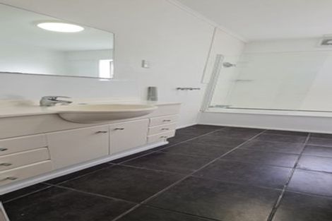 Photo of property in 44 Exmouth Road, Northcote, Auckland, 0627