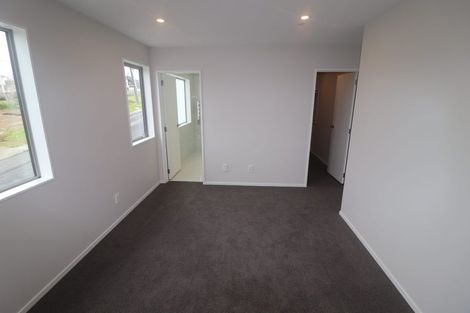Photo of property in 2b Crystal Avenue, Te Atatu South, Auckland, 0602