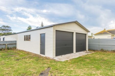 Photo of property in 35 Matipo Street, Castlecliff, Whanganui, 4501