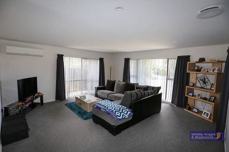 Photo of property in 90 Regency Crescent, Redwood, Christchurch, 8051