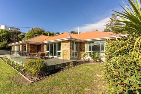 Photo of property in 18 Saint Andrews Hill Road, Mount Pleasant, Christchurch, 8081