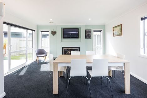 Photo of property in 4 Stratford Court, Fitzherbert, Palmerston North, 4410