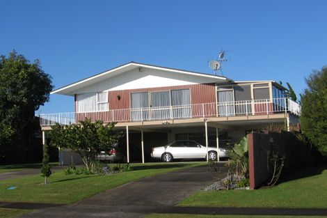 Photo of property in 30 Fielding Crescent, Farm Cove, Auckland, 2012