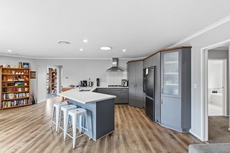 Photo of property in 27 Somerton Drive, Huntington, Hamilton, 3210