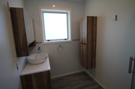 Photo of property in 14b Bayswater Place, Newlands, Wellington, 6037