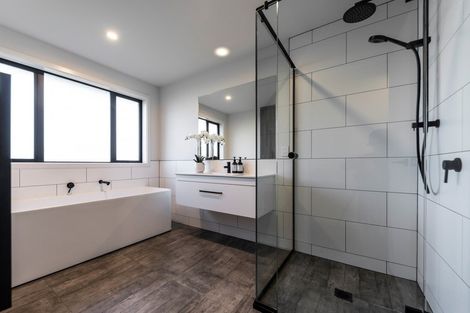 Photo of property in 33 Hogan Road, Cambridge, 3493