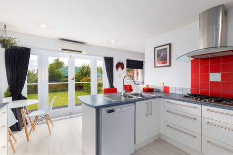 Photo of property in 262 Main North Road, Redwood, Christchurch, 8051