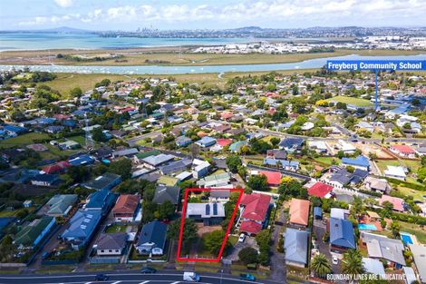 Photo of property in 207 Te Atatu Road, Te Atatu South, Auckland, 0610