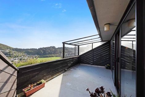 Photo of property in 16a Parklands Drive, Karori, Wellington, 6012