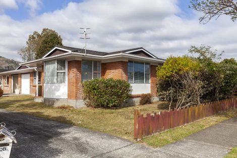 Photo of property in 30a Rewarewa Crescent, Waikanae, 5036