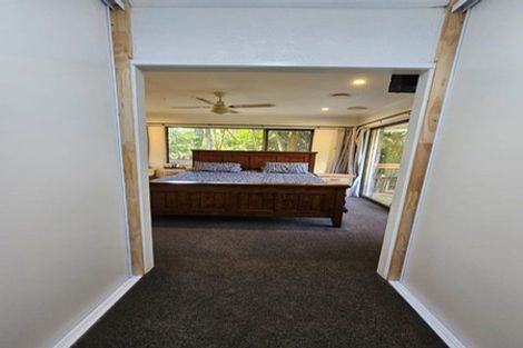 Photo of property in 824 West Coast Road, Oratia, Auckland, 0604