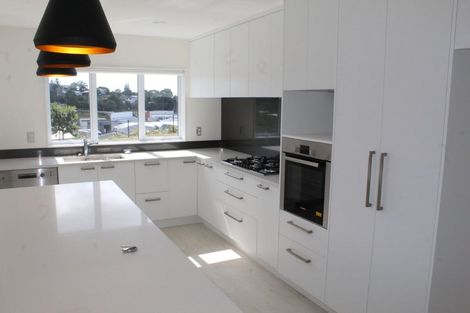 Photo of property in 21 Eastview Crescent, Stanmore Bay, Whangaparaoa, 0932