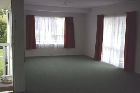 Photo of property in 2/2 Rook Place, Unsworth Heights, Auckland, 0632