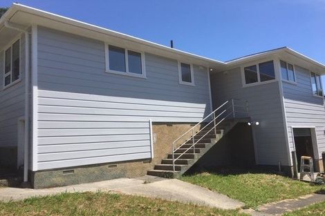 Photo of property in 4 Carnavon Place, Cannons Creek, Porirua, 5024