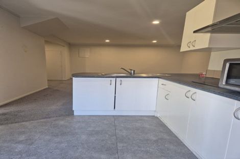 Photo of property in 8 Prince Regent Drive, Half Moon Bay, Auckland, 2012