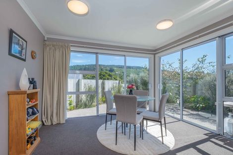 Photo of property in 10 Larsen Crescent, Tawa, Wellington, 5028