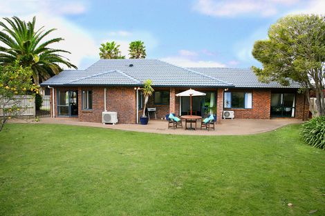 Photo of property in 25 Crannog Fen, Wattle Downs, Auckland, 2103