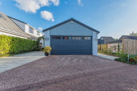 Photo of property in 1/32 Glucina Avenue, West Harbour, Auckland, 0618