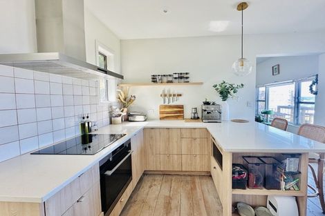 Photo of property in 438 The Esplanade, Island Bay, Wellington, 6023