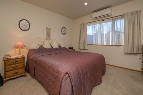 Photo of property in 4 Chesterfield Mews, Russley, Christchurch, 8042