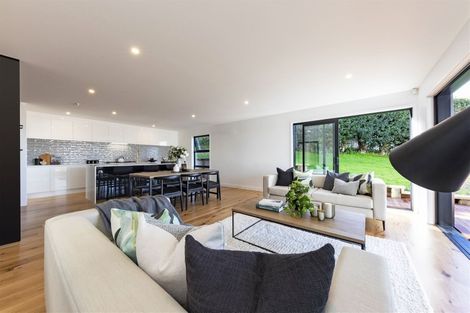 Photo of property in 142 West Harbour Drive, West Harbour, Auckland, 0618