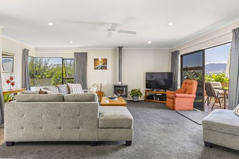Photo of property in 25 Kinder Street, Acacia Bay, Taupo, 3330