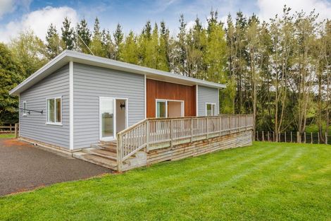 Photo of property in 35 Oram Drive, Turitea, Palmerston North, 4472