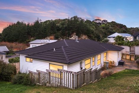 Photo of property in 3 Shoal Place, Whitby, Porirua, 5024