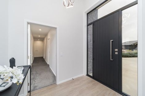 Photo of property in 44 Vaucluse Heights, Fitzherbert, Palmerston North, 4410