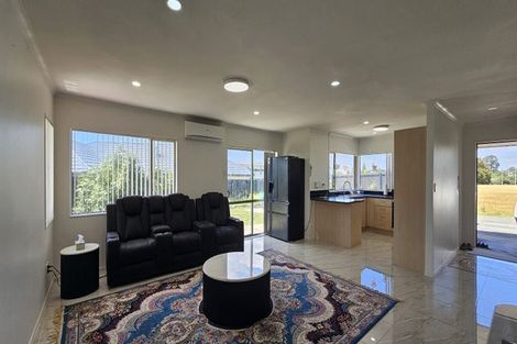 Photo of property in 28 Robert Ross Place, Clendon Park, Auckland, 2103