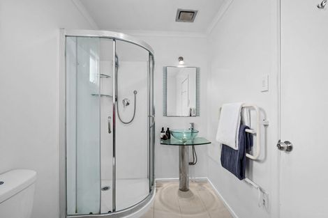 Photo of property in 1/52 Beulah Avenue, Rothesay Bay, Auckland, 0630