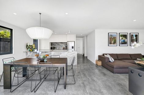 Photo of property in 5b Strandon Place, Strandon, New Plymouth, 4312