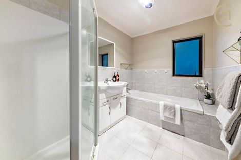 Photo of property in 147 Keri Vista Rise, Papakura, 2110