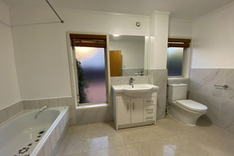 Photo of property in 8 Sanctuary Point, Sunnyhills, Auckland, 2010