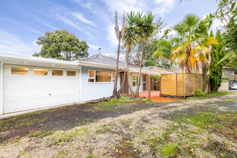 Photo of property in 1/7 Tallington Crescent, Torbay, Auckland, 0630