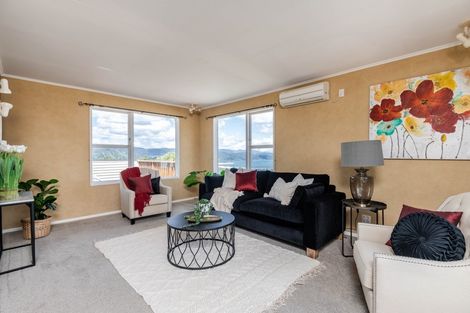 Photo of property in 29 Oakleigh Street, Maungaraki, Lower Hutt, 5010