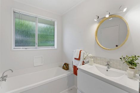 Photo of property in 62 Queens Road, Waikanae Beach, Waikanae, 5036