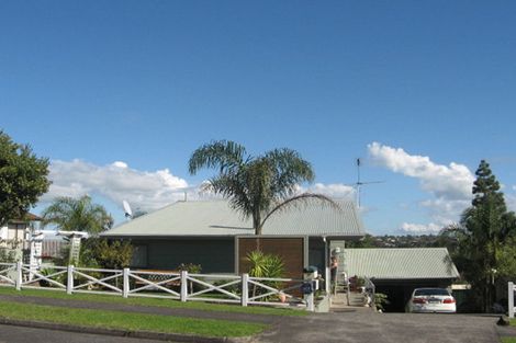 Photo of property in 32 Lewisham Street, Highland Park, Auckland, 2010