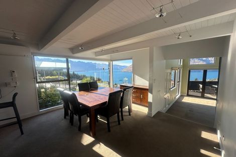 Photo of property in 92 Wynyard Crescent, Fernhill, Queenstown, 9300