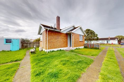 Photo of property in 63 Titoki Street, Castlecliff, Whanganui, 4501