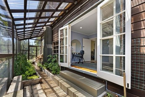 Photo of property in 4 Smith Road, Merrilands, New Plymouth, 4312