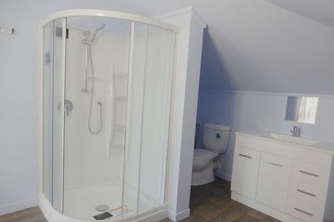 Photo of property in 2/537 Glenfield Road, Glenfield, Auckland, 0629