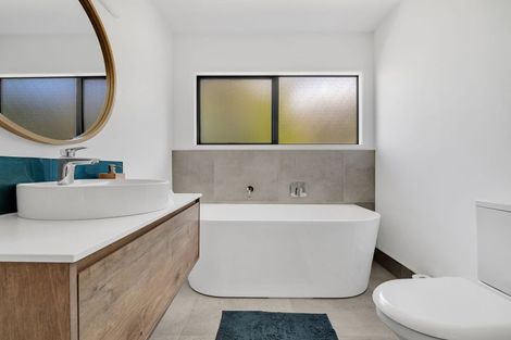 Photo of property in 64 Rhinevale Close, Henderson, Auckland, 0612